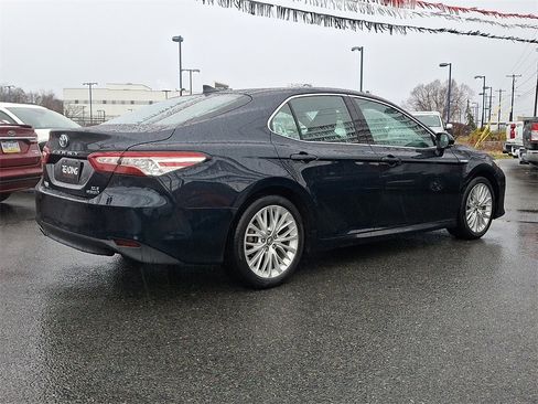 Used 2018 Toyota Camry XLE w/ Audio Package image 5