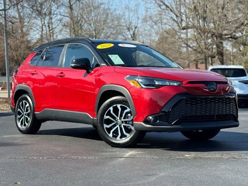 Used 2023 Toyota Corolla Cross SE image 2