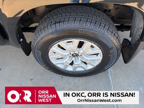 Used 2024 Nissan Frontier SV w/ SV Convenience Package image 9