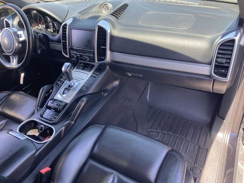 Used 2012 Porsche Cayenne Turbo AWD/4WD image 12