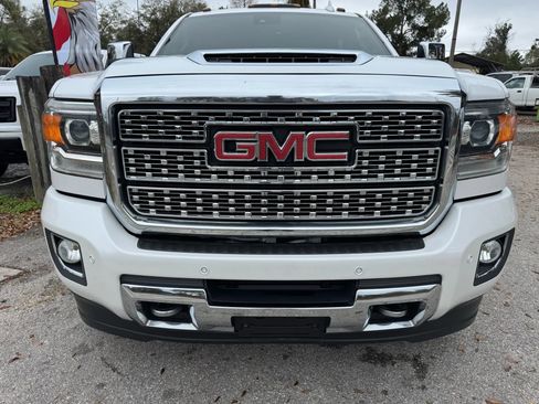 Used 2018 GMC Sierra 3500 Denali w/ Duramax Plus Package image 2