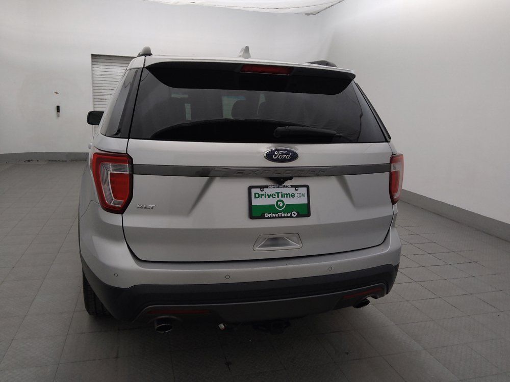 Used 2017 Ford Explorer XLT w/ Equipment Group 202A FWD image 6