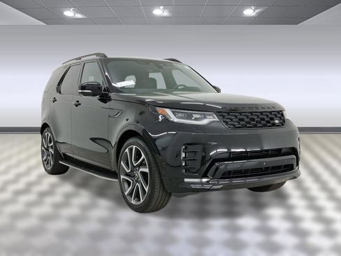 Used 2025 Land Rover Discovery Dynamic SE image 7