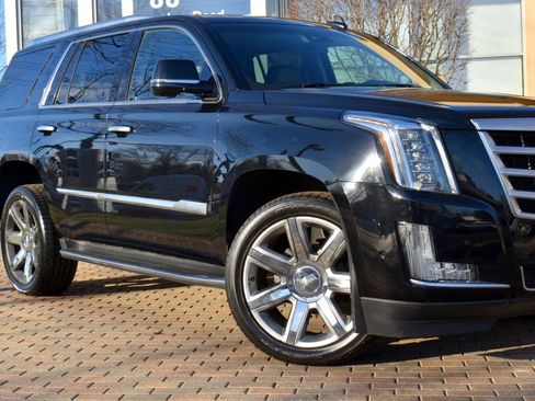 Used 2017 Cadillac Escalade Luxury image 4