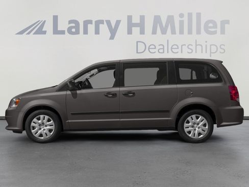 Used 2019 Dodge Grand Caravan SE w/ UConnect Hands-Free Group FWD image 3