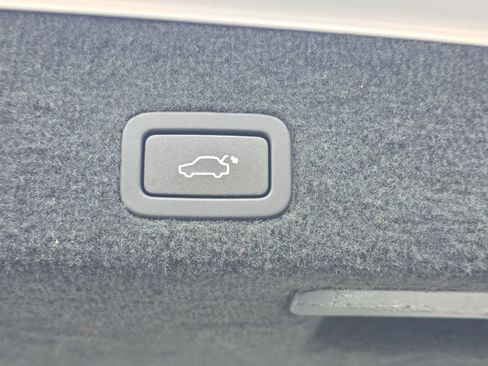 Used 2016 Volvo XC70 T5 Premier w/ Proximity Package image 13