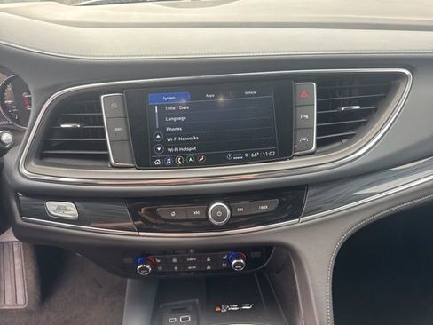 Used 2024 Buick Enclave Premium image 12