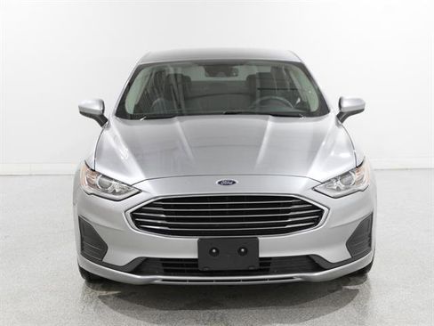 Used 2020 Ford Fusion SE image 2