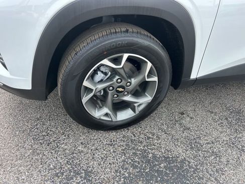 New 2026 Chevrolet Trax LT w/ Sunroof Package image 10