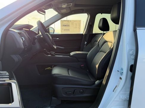 New 2026 Nissan Pathfinder SL w/ SL Premium Package image 10