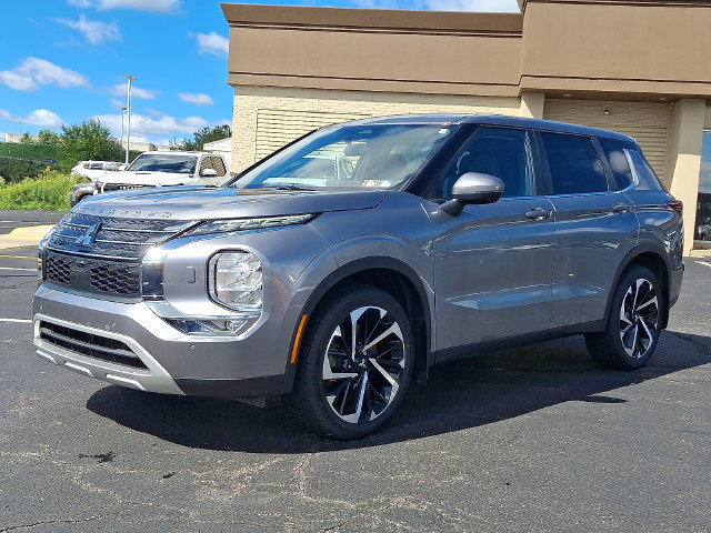 Used 2023 Mitsubishi Outlander SE AWD/4WD image 3