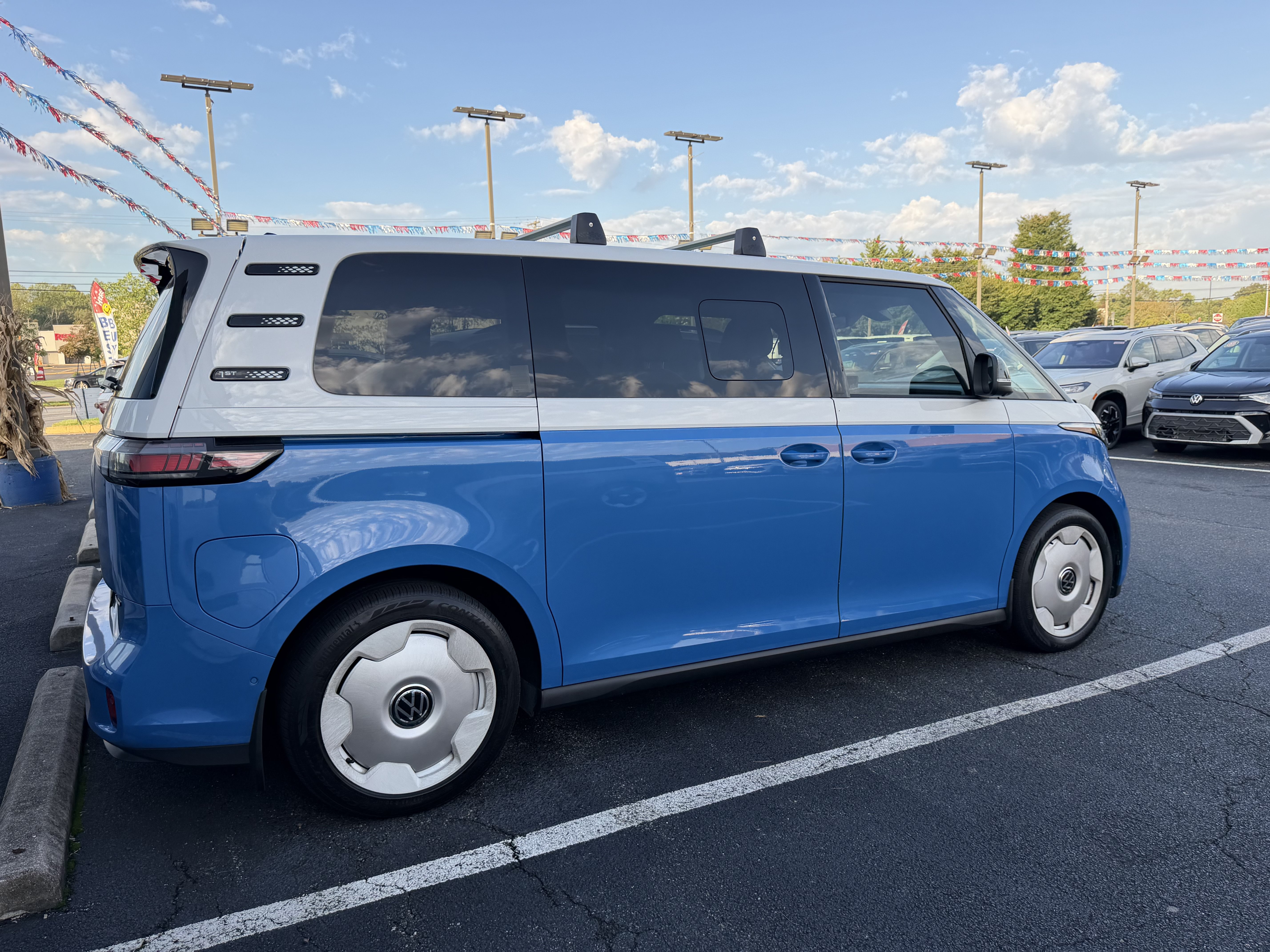 Used 2025 Volkswagen ID. Buzz 1st Edition AWD/4WD image 13