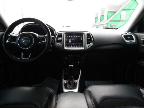 Used 2018 Jeep Compass Latitude w/ Popular Equipment Group FWD image 13