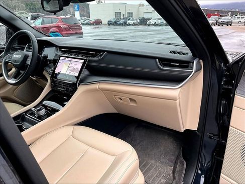 Used 2024 Jeep Grand Cherokee Limited image 13