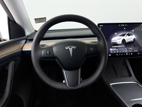Used 2024 Tesla Model Y Performance image 3