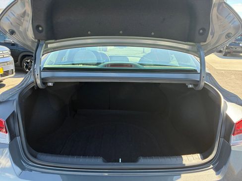 Used 2025 Hyundai Elantra SEL FWD image 32