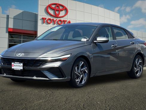 Used 2025 Hyundai Elantra SEL FWD image 7