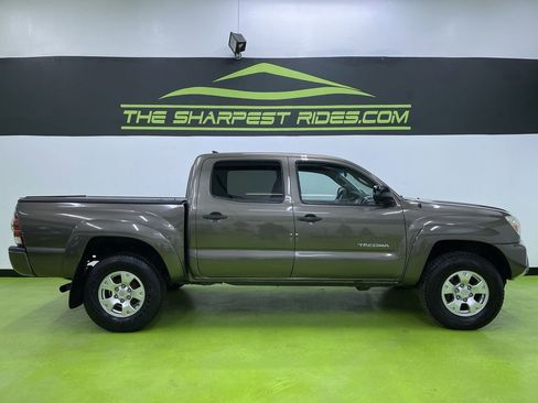 Used 2015 Toyota Tacoma V6 w/ SR5 Package image 10