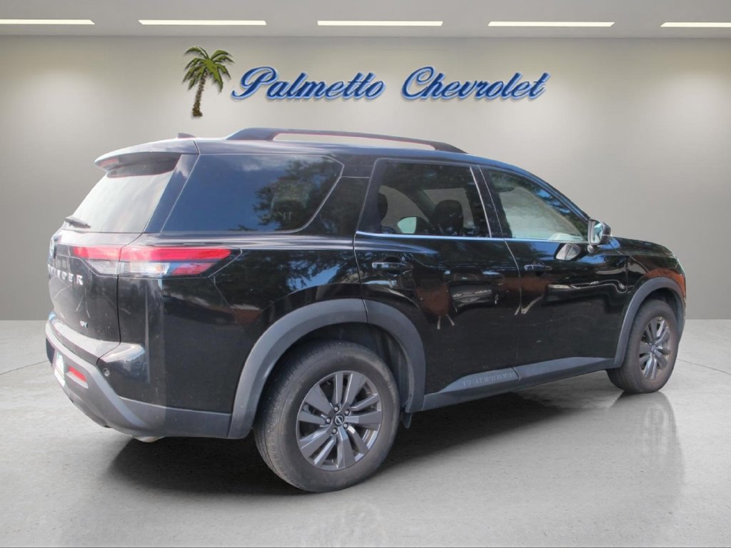 Used 2024 Nissan Pathfinder SV FWD image 3