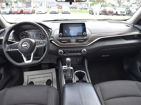 Used 2024 Nissan Altima 2.5 SV FWD image 27