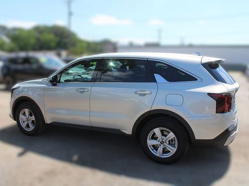 Used 2026 Kia Sorento LX FWD image 13