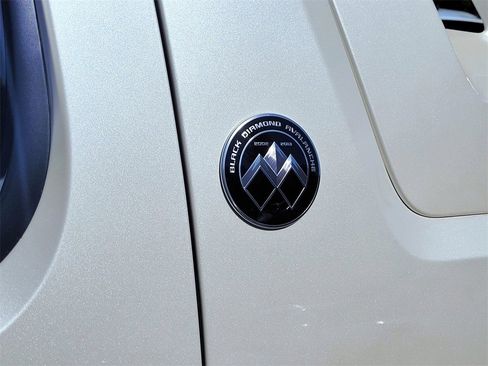 Used 2013 Chevrolet Avalanche LTZ image 10