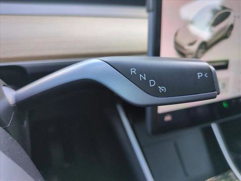 Used 2021 Tesla Model Y Long Range image 12