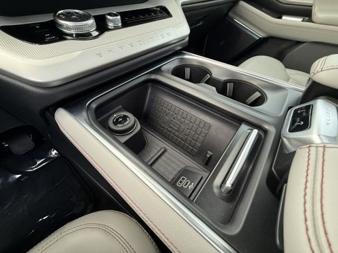 Used 2025 Ford Expedition Active image 19