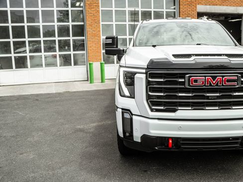 Used 2024 GMC Sierra 2500 AT4 w/ AT4 Preferred Package AWD/4WD image 33