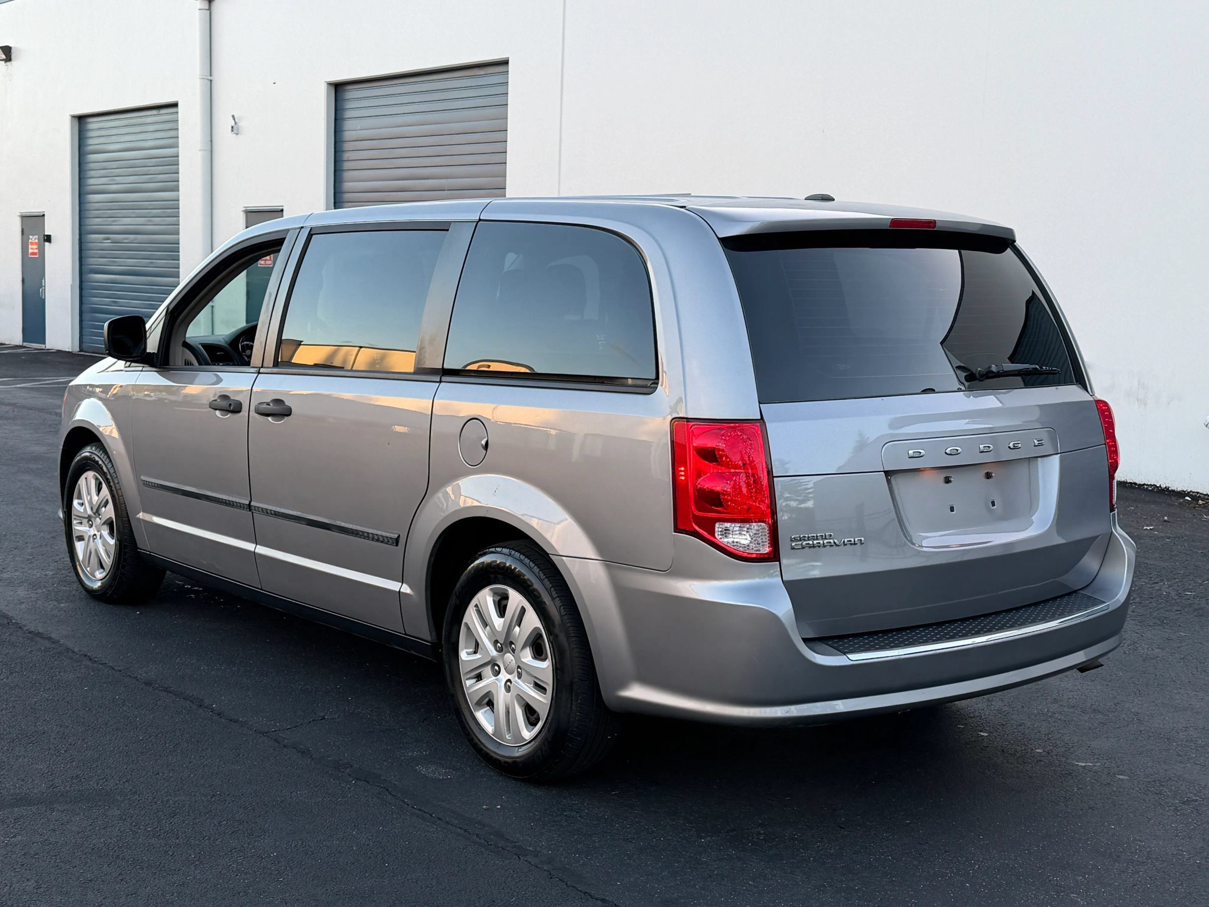 Used 2016 Dodge Grand Caravan American Value Package w/ UConnect Hands-Free Group FWD image 3