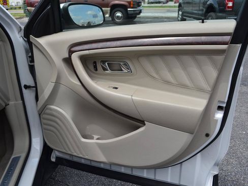Used 2010 Ford Taurus Limited AWD/4WD image 38