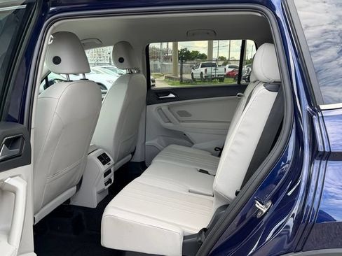 Certified 2024 Volkswagen Tiguan SE FWD image 11