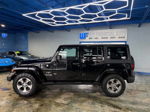 Used 2018 Jeep Wrangler Unlimited Sahara w/ Connectivity Group image 14
