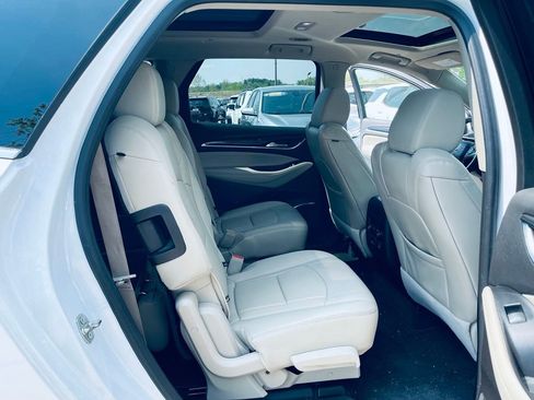 Used 2019 Buick Enclave Essence AWD/4WD image 23
