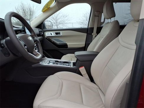 Certified 2023 Ford Explorer Platinum w/ Premium Technology Package image 15