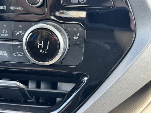 Certified 2022 Toyota Highlander XLE image 17