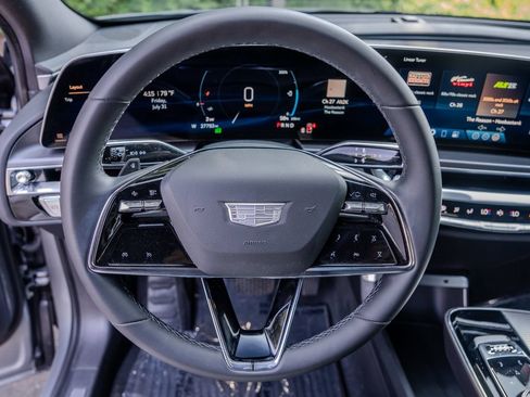 Used 2024 Cadillac Lyriq Tech RWD image 5