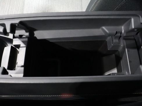 Used 2022 Nissan Rogue S image 32