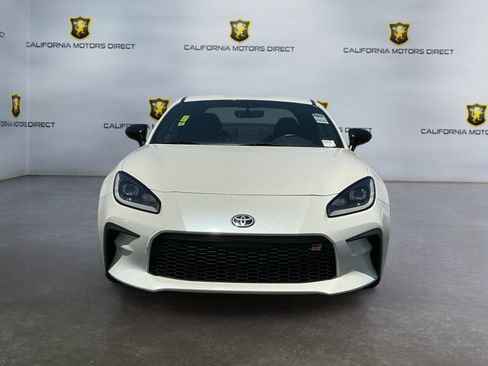 Used 2022 Toyota GR86 w/ ALL Weather Mat Package (TMS) RWD image 2