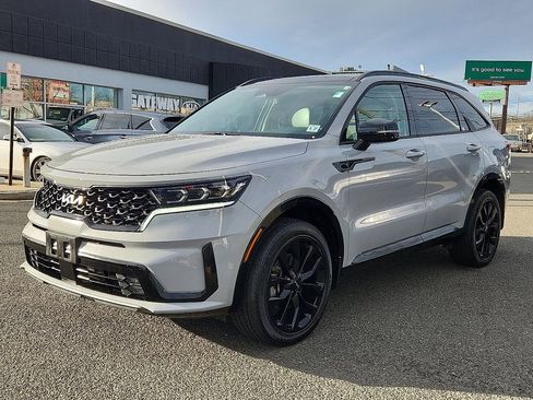 Certified 2022 Kia Sorento SX image 3