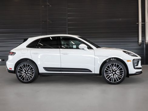 Certified 2024 Porsche Macan image 11