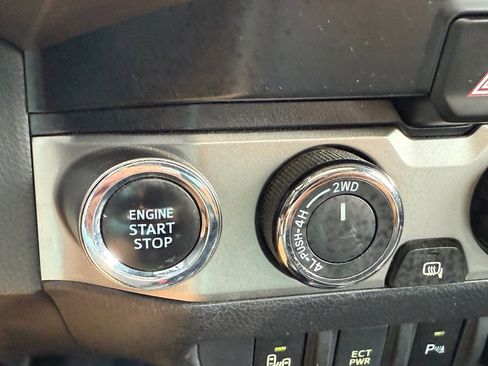 Used 2019 Toyota Tacoma SR image 36