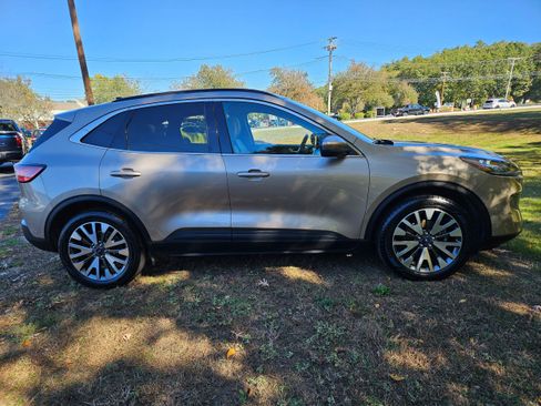 Certified 2020 Ford Escape Titanium image 4