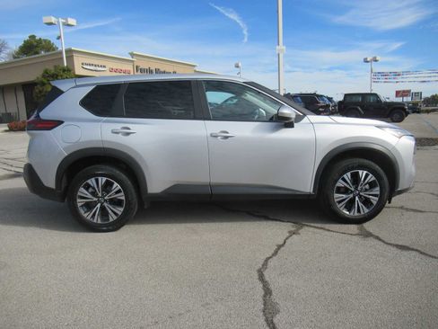 Used 2023 Nissan Rogue SV image 8