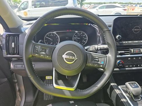 Certified 2025 Nissan Pathfinder SV w/ SV Premium Package FWD image 4