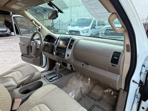 Used 2016 Nissan Frontier SV RWD image 15
