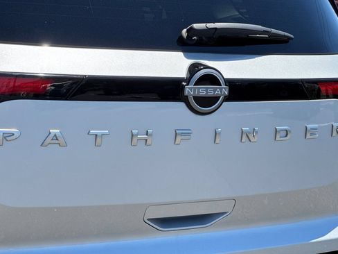 Used 2025 Nissan Pathfinder SV FWD image 29