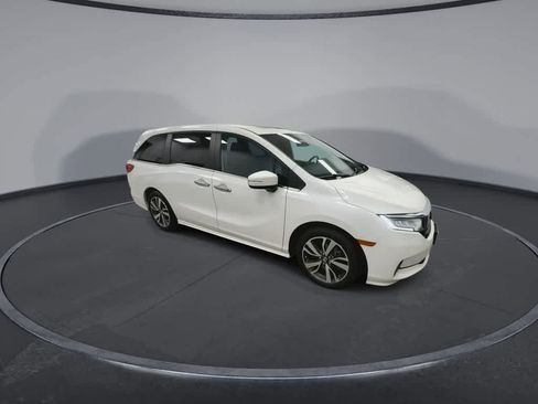 Used 2023 Honda Odyssey Touring image 2