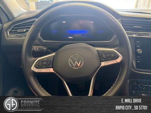 Used 2024 Volkswagen Tiguan SE w/ Panoramic Sunroof Package AWD/4WD image 14
