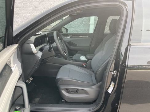 Used 2026 Volkswagen Tiguan SE R-Line FWD image 21